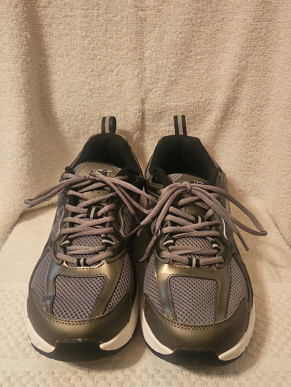 Avia 5000 Men's Gray and Black Athletic Sneakers